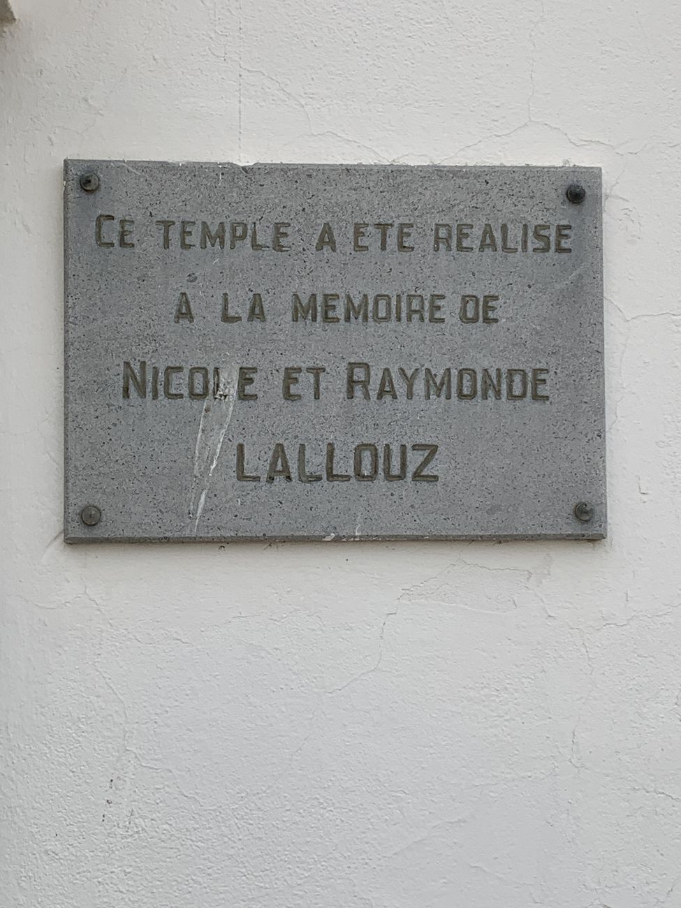Plaque à la mémoire de Nicole et Raymonde Lallouz